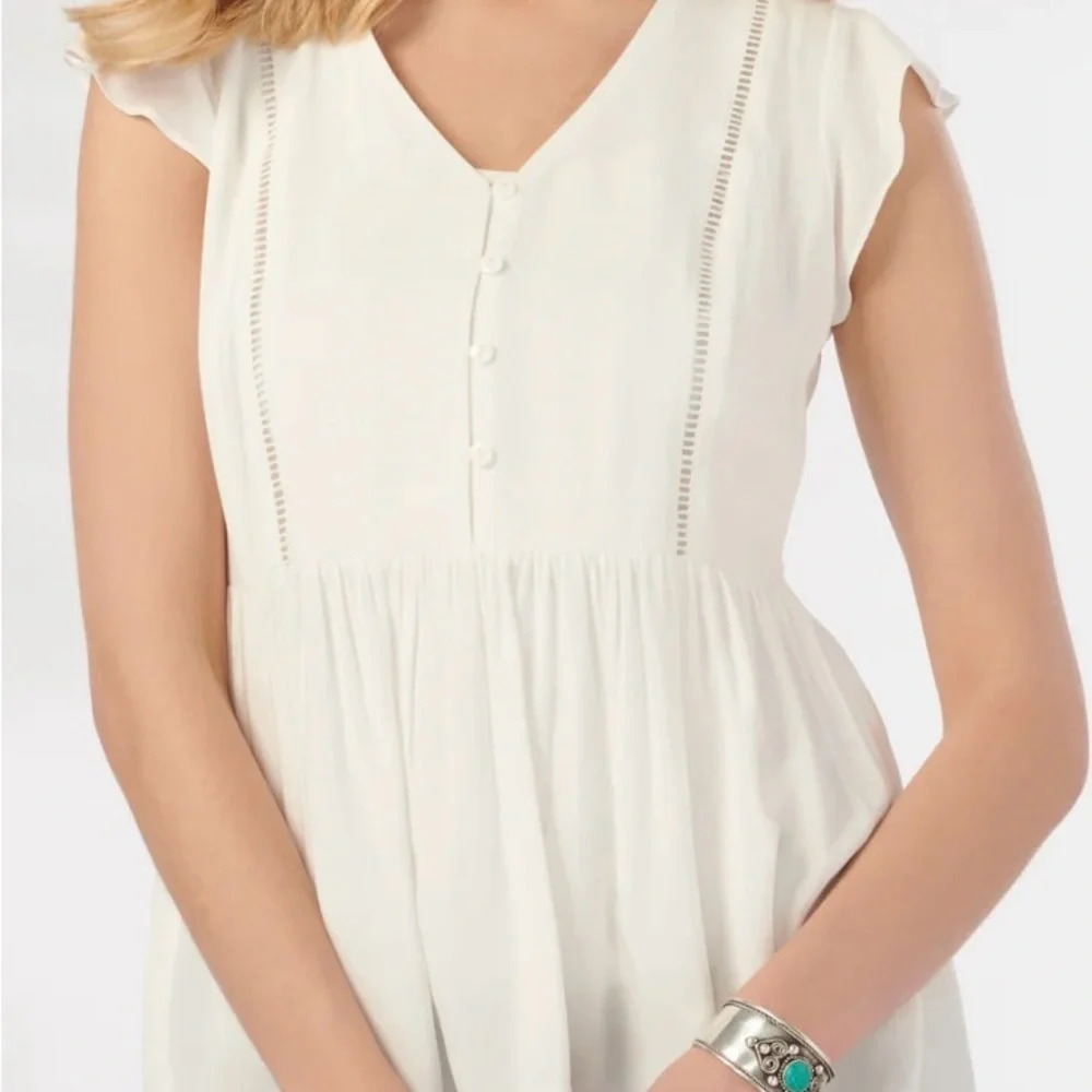 New Charlie Paige XL white Valentina ruffle cap sleeve w/V neck buttoned bodice
